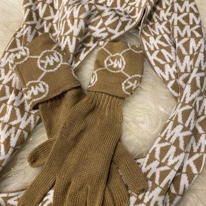Michael Kors Scarf/Gloves